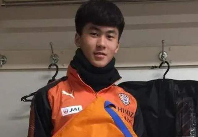 国产寡妇树林野战在线播放