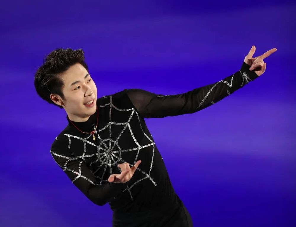 女校友